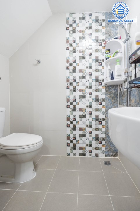 *****ทาวน์เฮ้าส์มือสองย่านนนทบุรี ม.โกลเด้นทาวน์2 ปิ่นเกล้า-จรัญสนิทวงศ์ หลังมุม! เนื้อที่กว้างขวางถึงเกือบ 29 ตร.ว. ฟังก์ชันจัดเต็ม 4 ห้องนอน 3 ห้องน้ำ 2 ที่จอดรถ บ้านสวยพร้อมอยู่ ใกล้รถไฟฟ้าสายสีแดง "สถานีบางบำหรุ" และทางด่วน "ศรีรัช-วงแหวนรอบนอก" จองเลย!